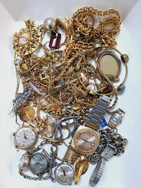 Lot 1032 - COSTUME JEWELLERY & WRISTWATCHES