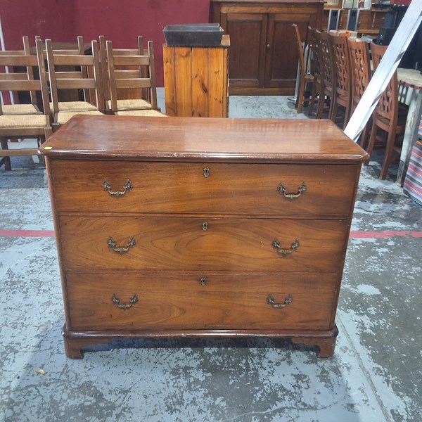 Lot 148 - CHEST