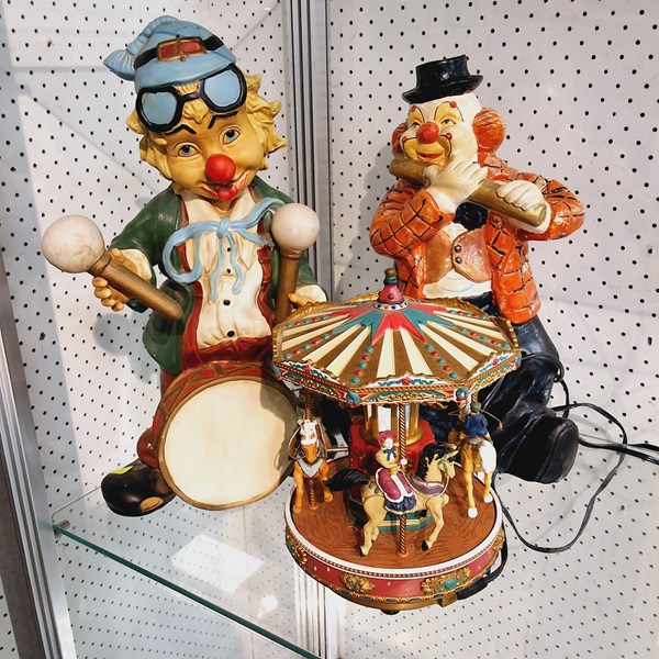Lot 1271 - CARNIVAL THEMED DECOR