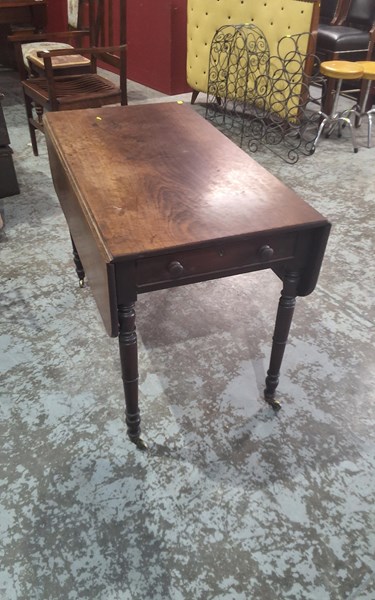 Lot 84 - PEMBROKE TABLE