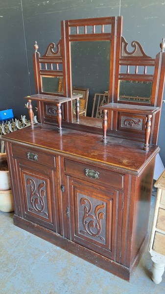 Lot 77 - SIDEBOARD