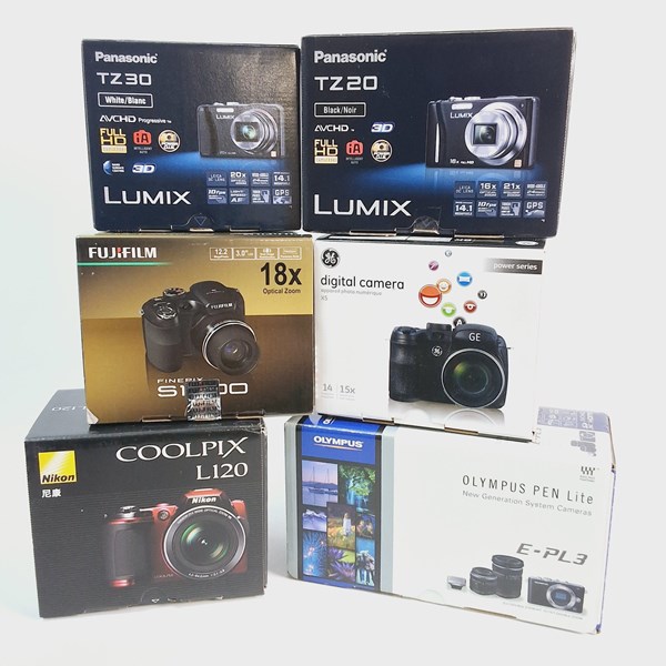 Lot 1280 - DIGITAL CAMERAS