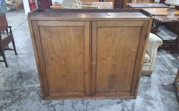 Lot 208 - CUPBOARD