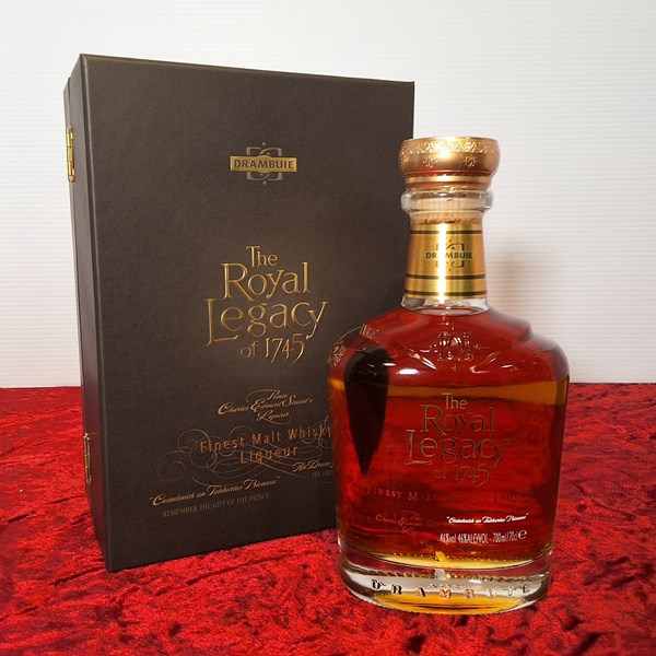 Lot 8 - DRAMBUIE ROYAL LEGACY WHISKY LIQUEUR