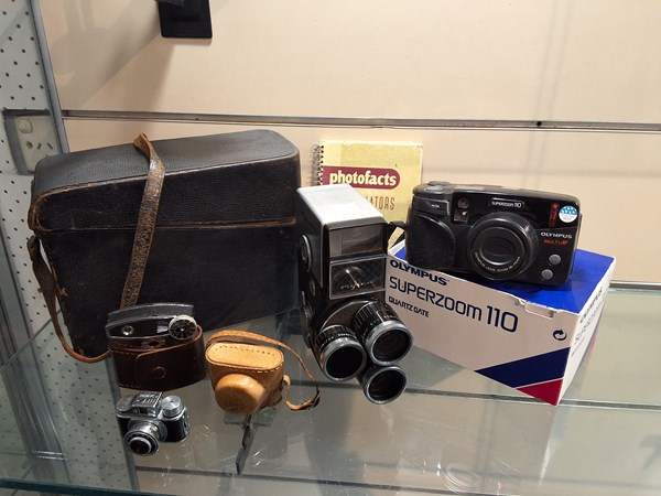 Lot 1252 - CAMERAS