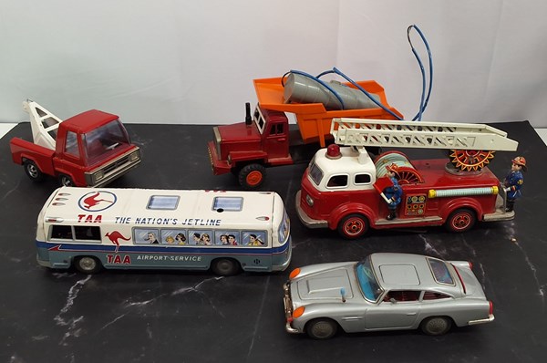 Lot 1103 - VINTAGE TOY VEHICLES
