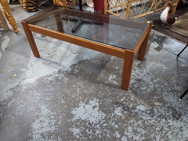 Lot 8 - COFFEE TABLE