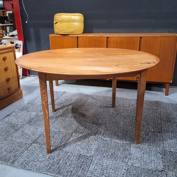 Lot 223 - DINING TABLE