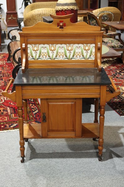 Lot 129 - WASH STAND