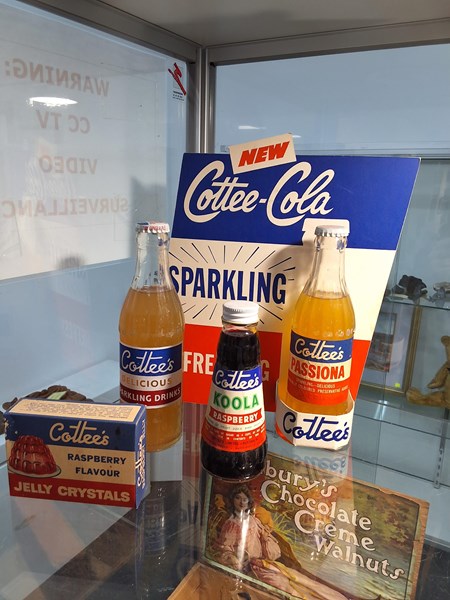 Lot 1062 - COTTEES SHOP DISPLAY