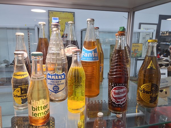 Lot 1061 - VINTAGE SOFT DRINK BOTTLES