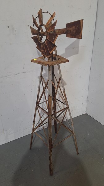 Lot 313 - GARDEN WINDMILL