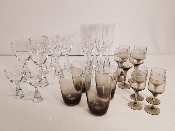 Lot 1175 - GLASSWARE