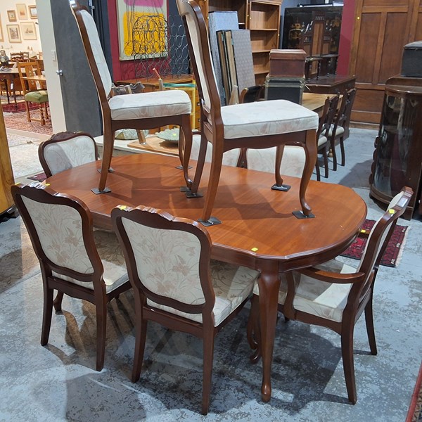 Lot 106 - DINING SUITE