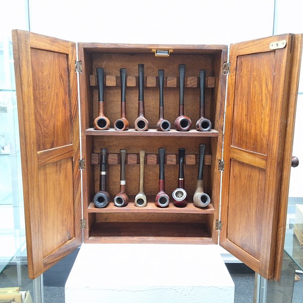 Lot 1423 - PIPE SMOKERS CABINET