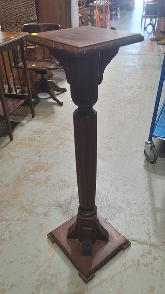 Lot 169 - PEDESTAL