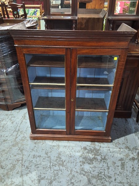 Lot 94 - DISPLAY CABINET