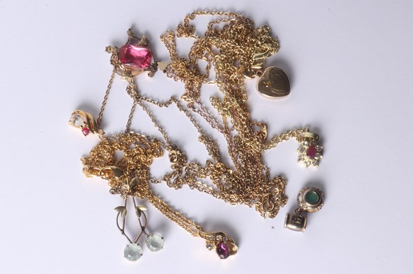Lot 1017 - JEWELLERY