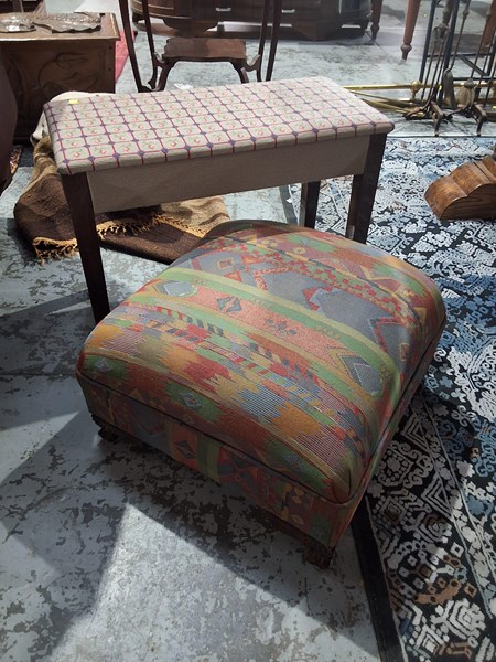 Lot 223 - STOOLS