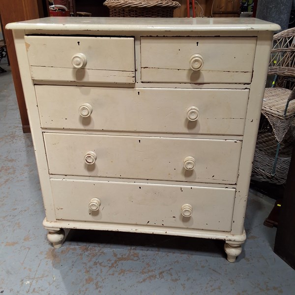 Lot 246 - CHEST OF DRAWERS