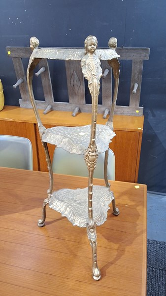 Lot 268 - PLANT STAND