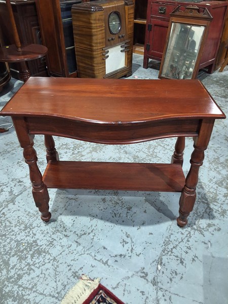 Lot 211 - HAL, TABLE