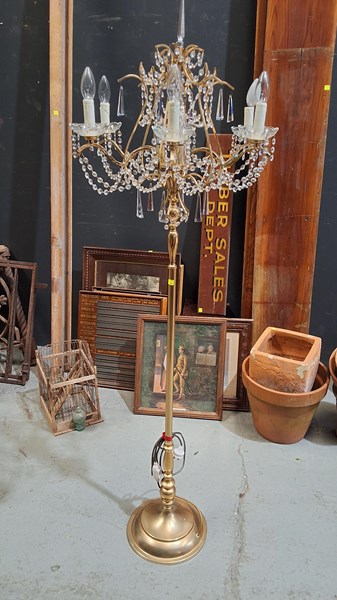 Lot 256 - FLOOR LAMP