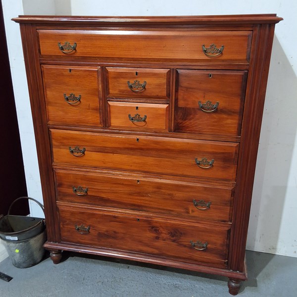 Lot 292 - CHEST OF DRAWERS