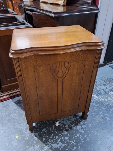 Lot 7 - SEWING MACHINE CABINET