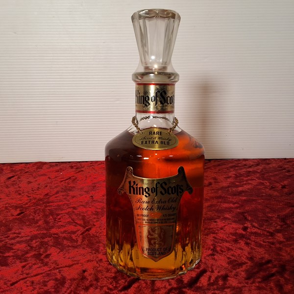 Lot 103 - KING OF SCOTS RARE EXTRA OLD WHISKY