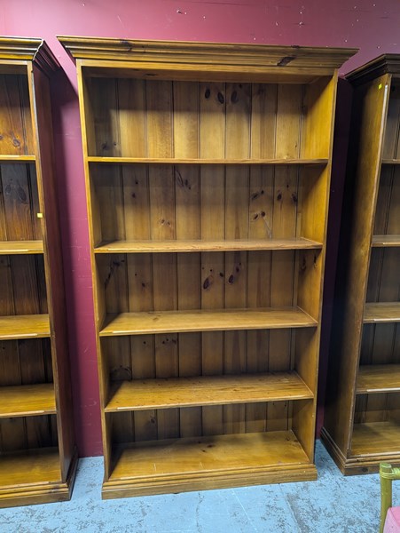 Lot 56 - BOOKSHELF