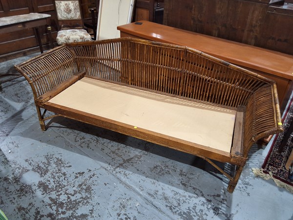 Lot 112 - DAYBED