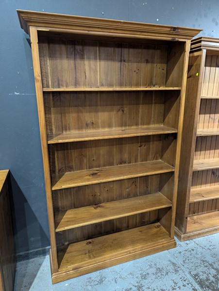 Lot 75 - BOOKSHELF