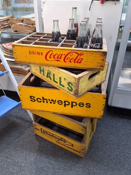 Lot 1060 - DRINKS CRATE