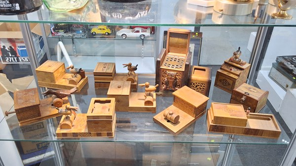 Lot 1426 - CIGARETTE DISPENSERS