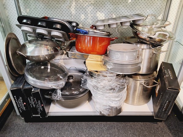 Lot 1288 - COOKWARE