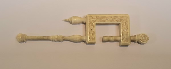 Lot 1030 - SEWING CLAMP