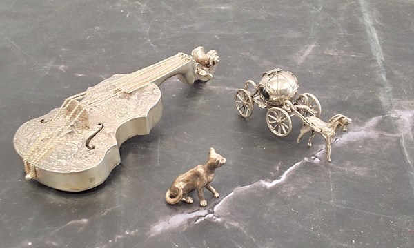 Lot 1023 - ORNAMENTS