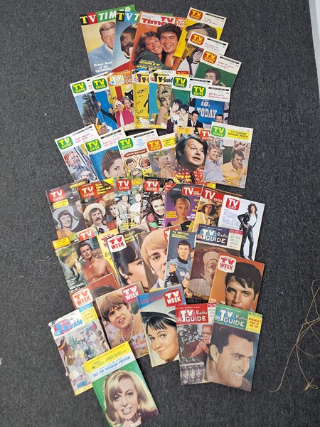 Lot 1066 - TV MAGAZINES