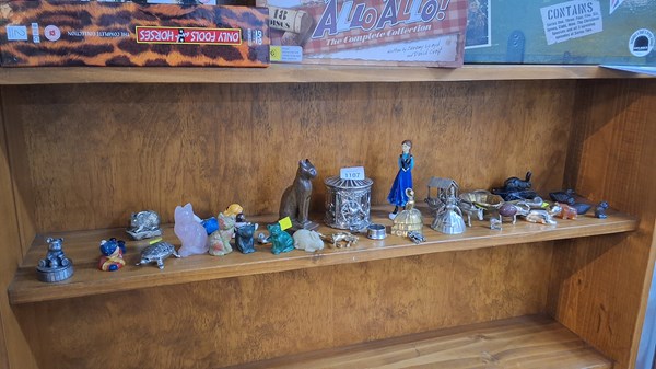 Lot 1107 - ORNAMENTS
