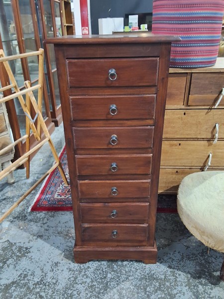 Lot 133 - CHEST OF DRAWERS