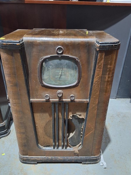 Lot 265 - CABINET RADIO