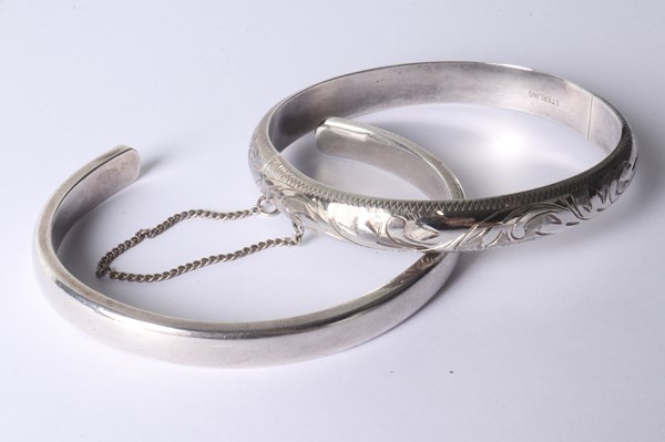Lot 1012 - SILVER BANGLES