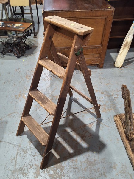 Lot 190 - LADDER