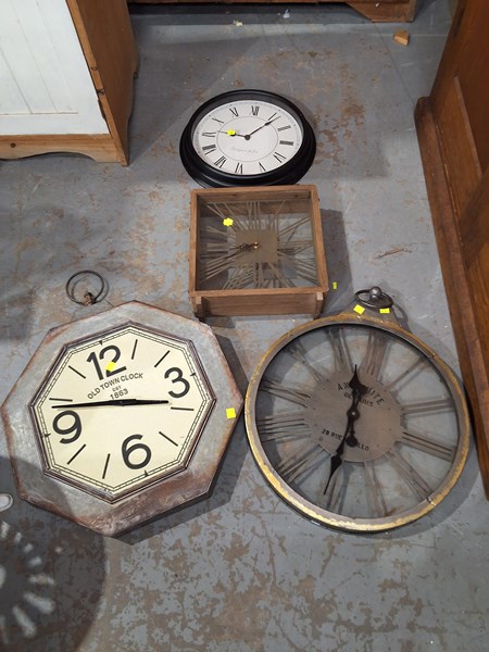 Lot 187 - CLOCKS