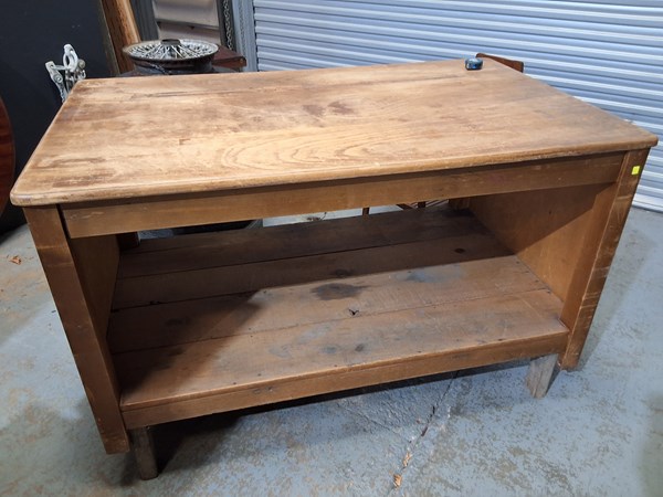 Lot 248 - WORKBENCH