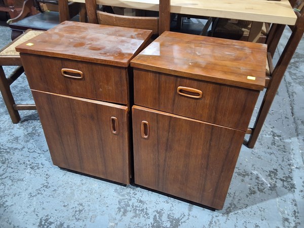 Lot 136 - BEDSIDES