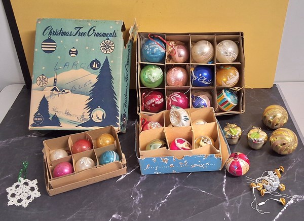 Lot 1094 - CHRISTMAS DECORATIONS