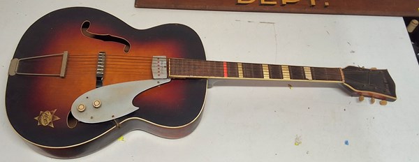 Lot 1074 - ARCH TOP GUITAR