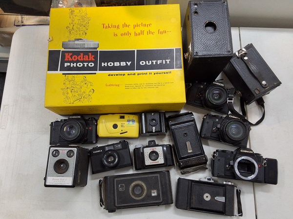 Lot 1072 - CAMERA LOT